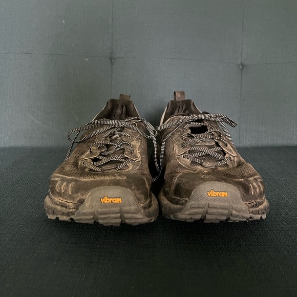 Altra Olympus 4 - Black Athletic Shoes with Lace-Up Design - Picture 2 of 8